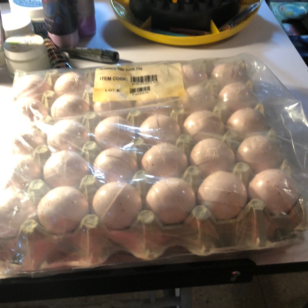 Strawberry bath bomb